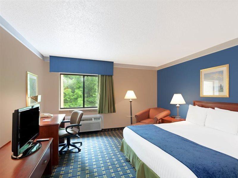 Готель Baymont By Wyndham Memphis East Екстер'єр фото